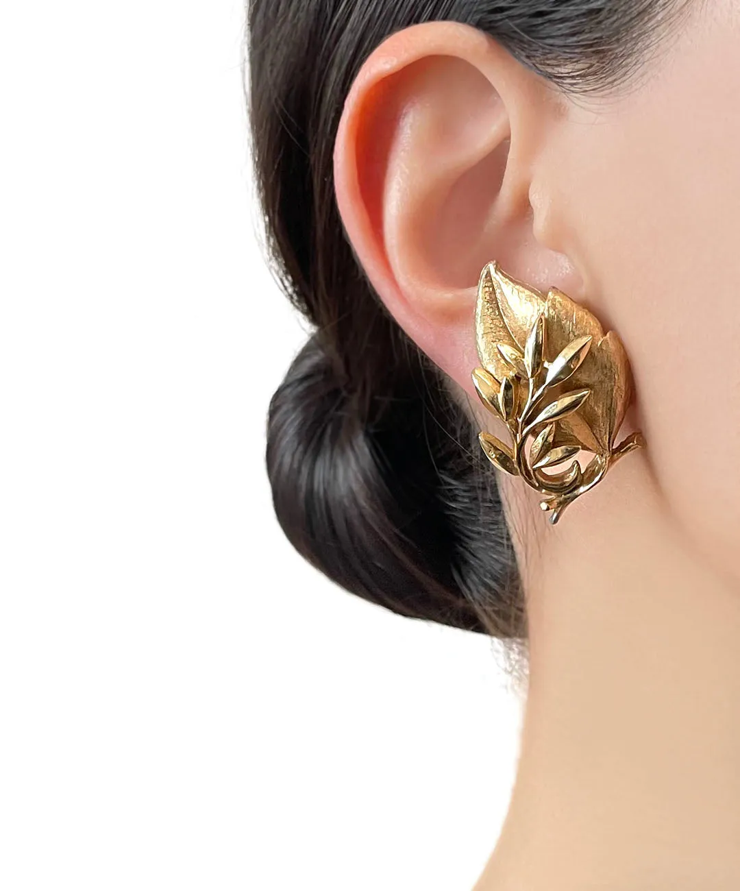 【USA輸入】ヴィンテージ SARAH COV. ゴールドリーフ イヤリング/Vintage SARAH COV. Gold Leaf Clip On Earrings