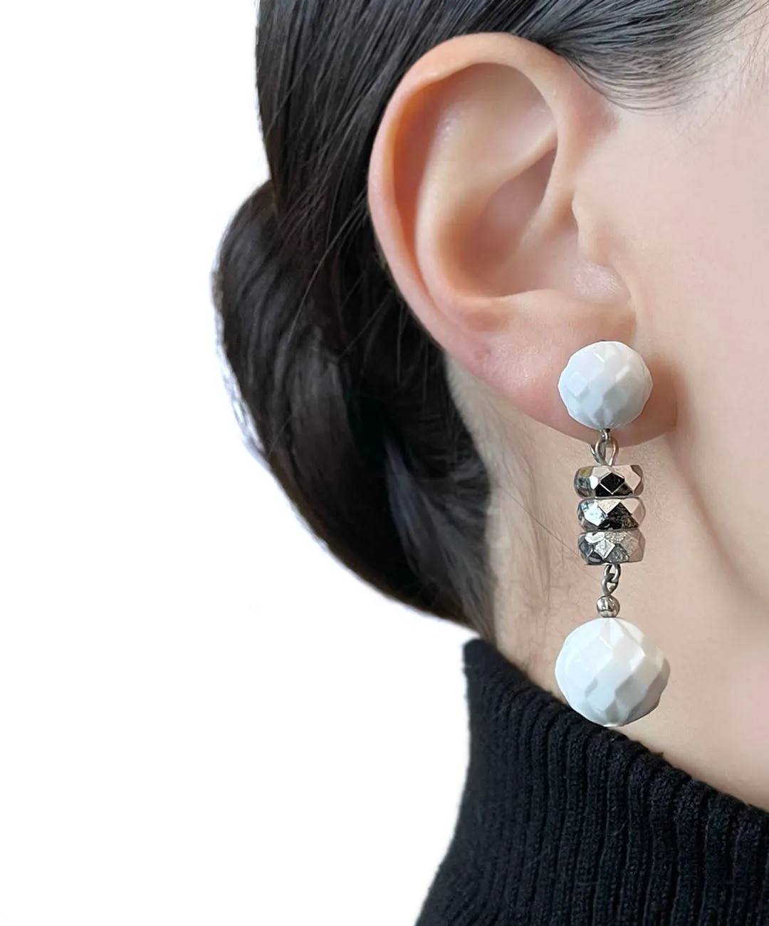 【USA輸入】ヴィンテージ VOGUE ホワイト ミラーボール イヤリング/Vintage VOGUE White Mirrorball Clip On Earrings