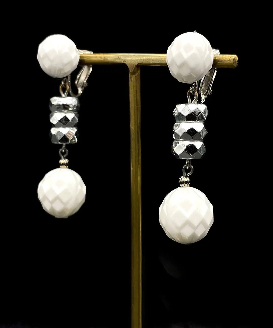 【USA輸入】ヴィンテージ VOGUE ホワイト ミラーボール イヤリング/Vintage VOGUE White Mirrorball Clip On Earrings