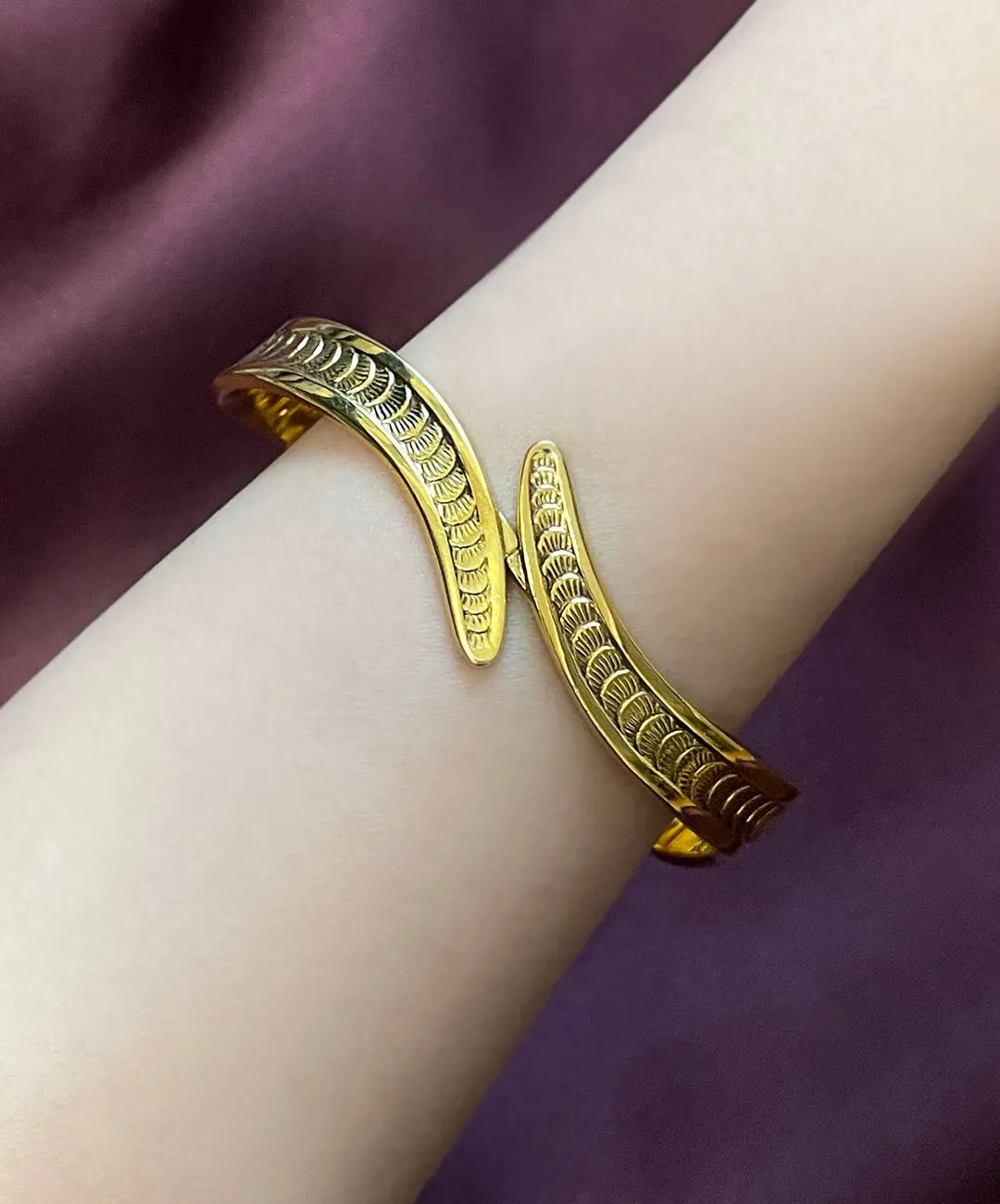 【USA輸入】ヴィンテージ ゴールド ウェーブ バングル/Vintage Gold Wave Bangle